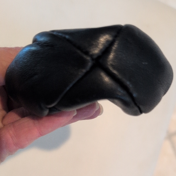 Chic Black Leather Coin Purse - Picture 3 of 5